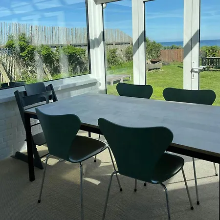 Historic Summer House With Sea Views In Kikhavn *