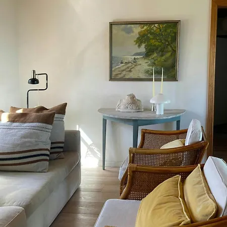 Historic Summer House With Sea Views In Kikhavn