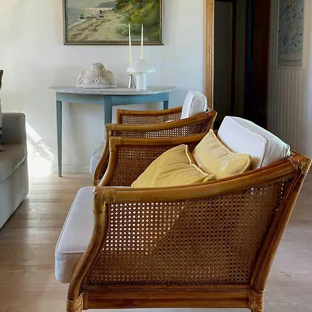 Historic Summer House With Sea Views In Kikhavn Tatil Evi
